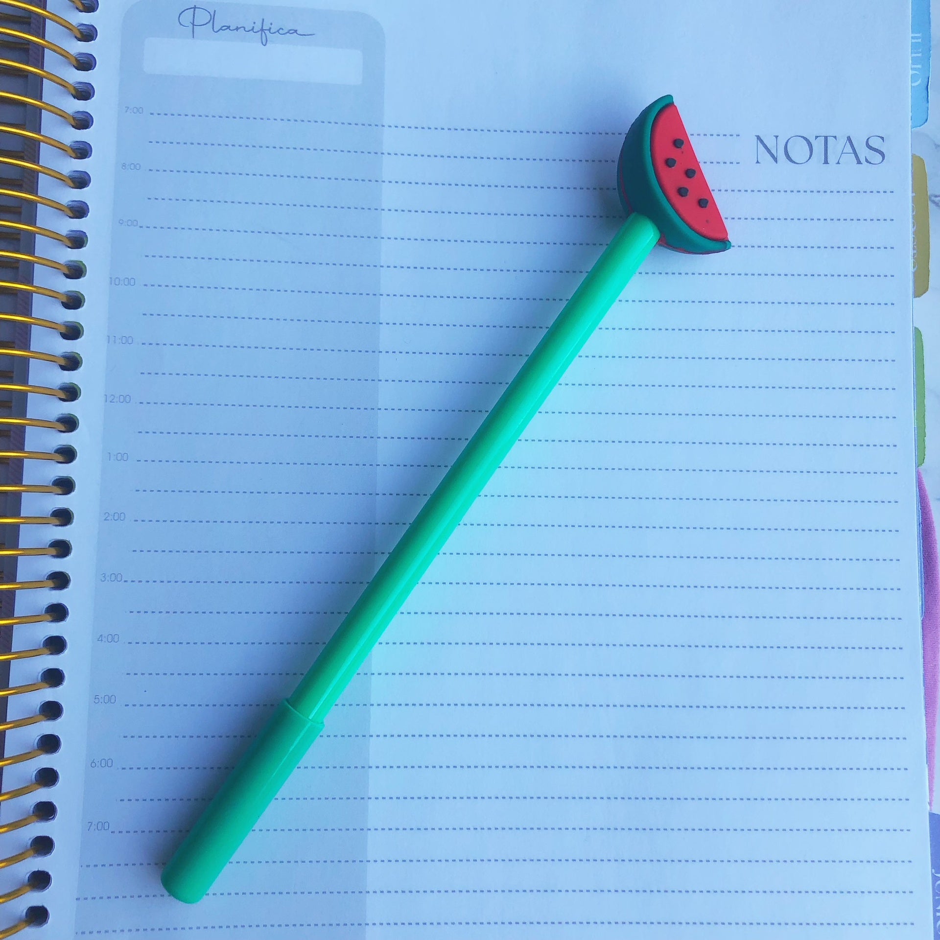 Plumas figuras frutas