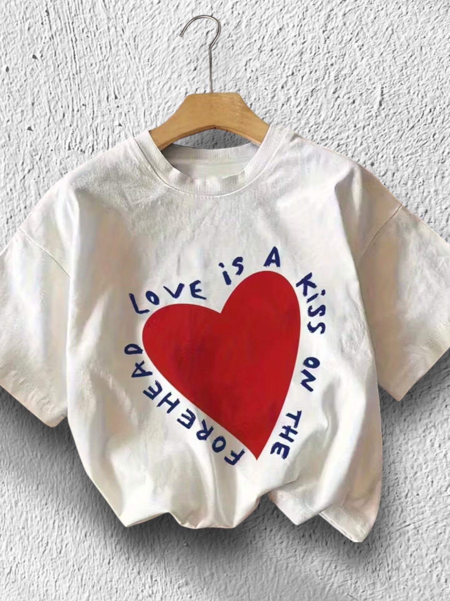 Camiseta Love is Kiss - Color Platino