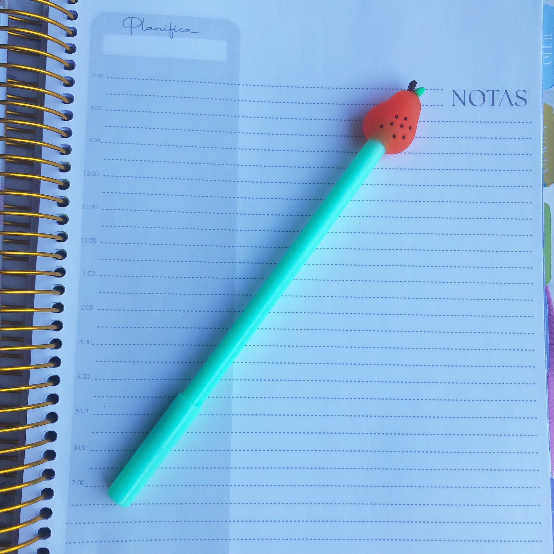 Plumas figuras frutas