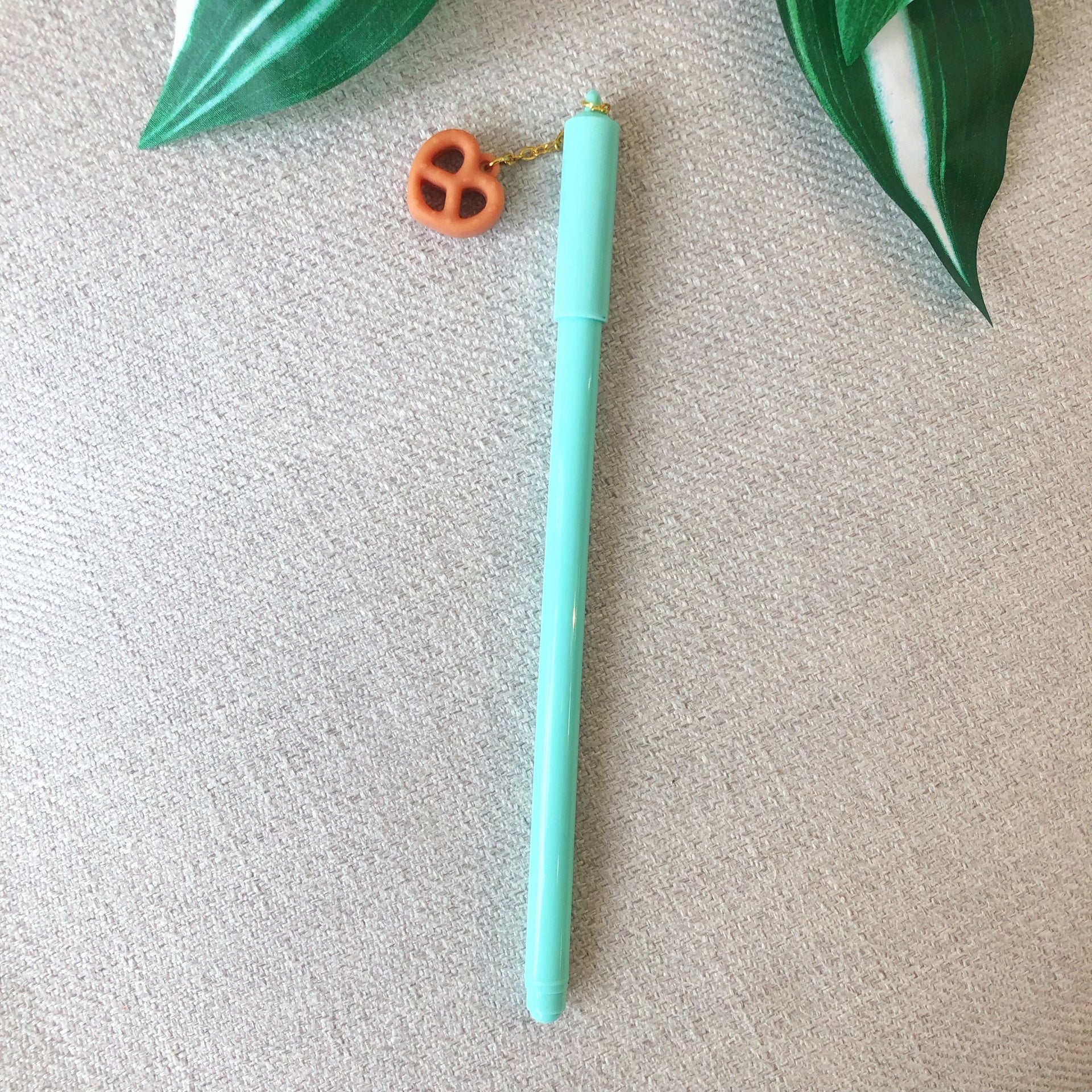 Plumas Charm - Color Platino