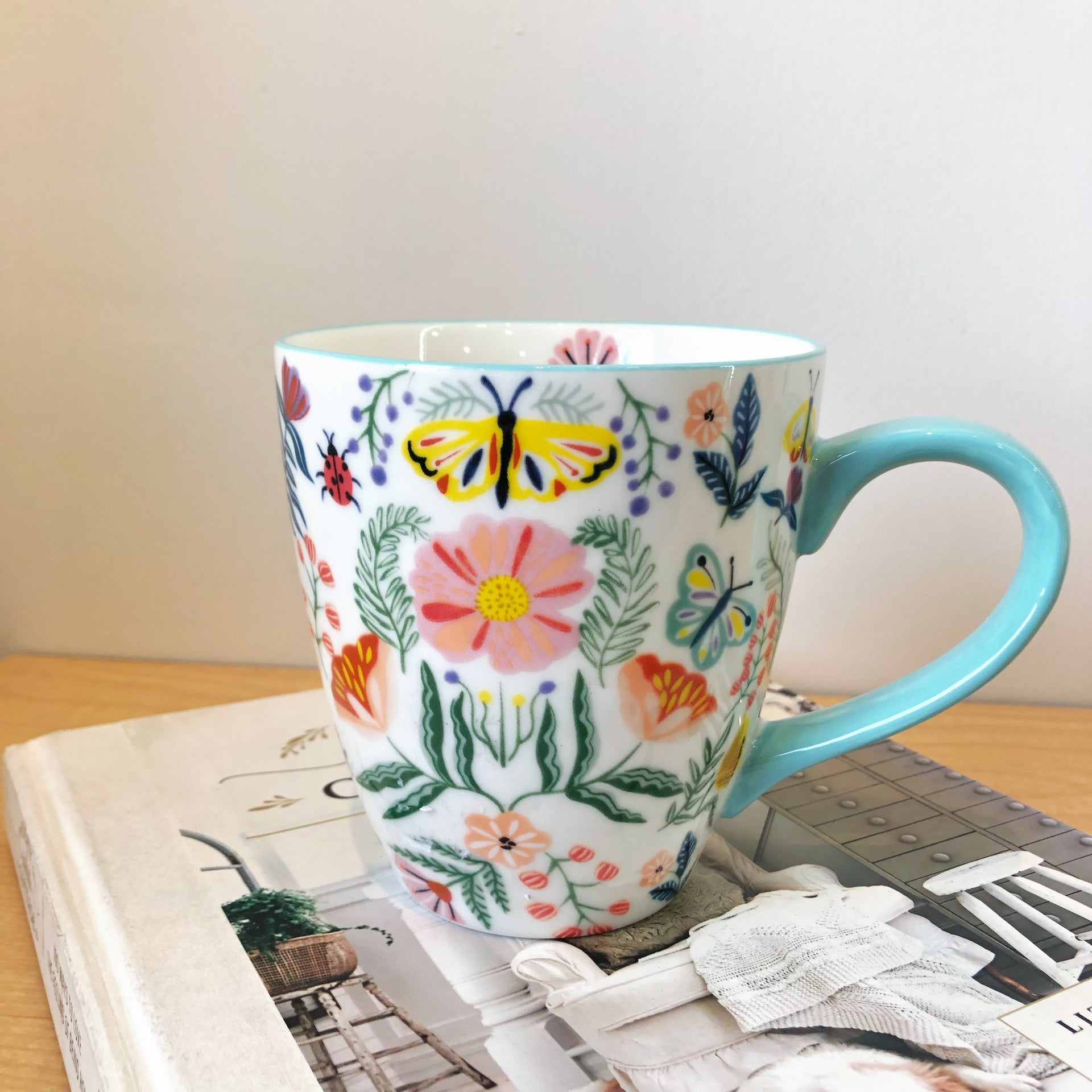 Taza Lily
